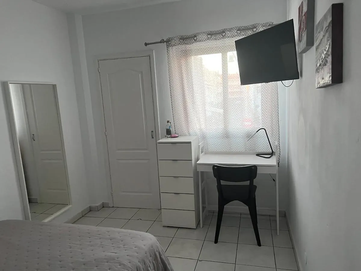 Spacious 3 Bedroom Apartment In Puerto De Santiago. Walk To The Beach. Fast Wifi, Netflix, Workstation.