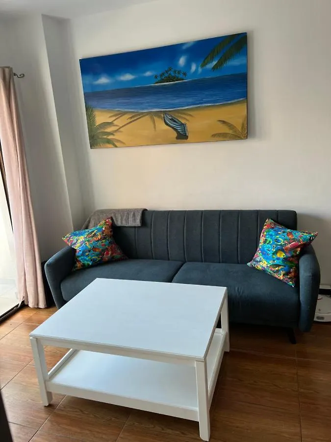 Spacious 3 Bedroom Apartment In Puerto De Santiago. Walk To The Beach. Fast Wifi, Netflix, Workstation. Spanje