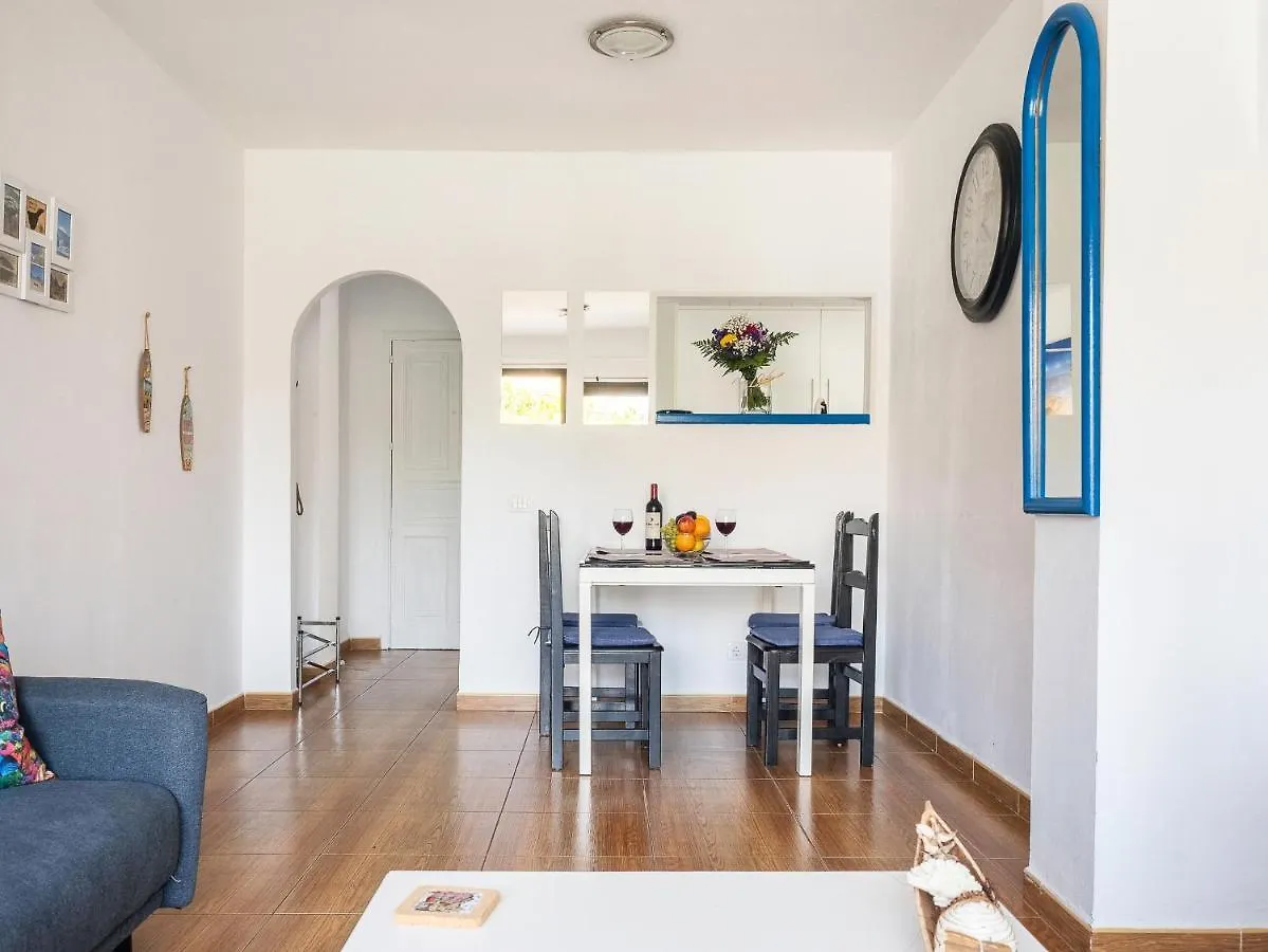 Spacious 3 Bedroom Apartment In Puerto De Santiago. Walk To The Beach. Fast Wifi, Netflix, Workstation.