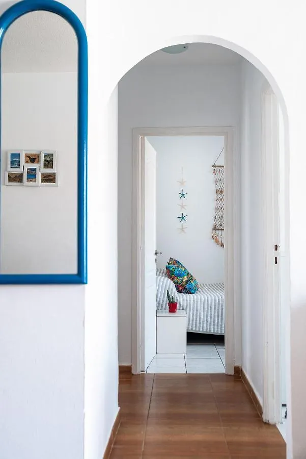 Spacious 3 Bedroom Apartment In Puerto De Santiago. Walk To The Beach. Fast Wifi, Netflix, Workstation.